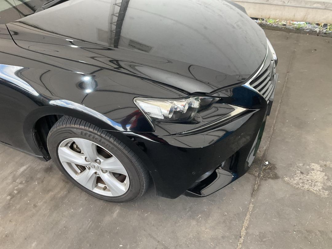 Photo '4' of Lexus IS300H