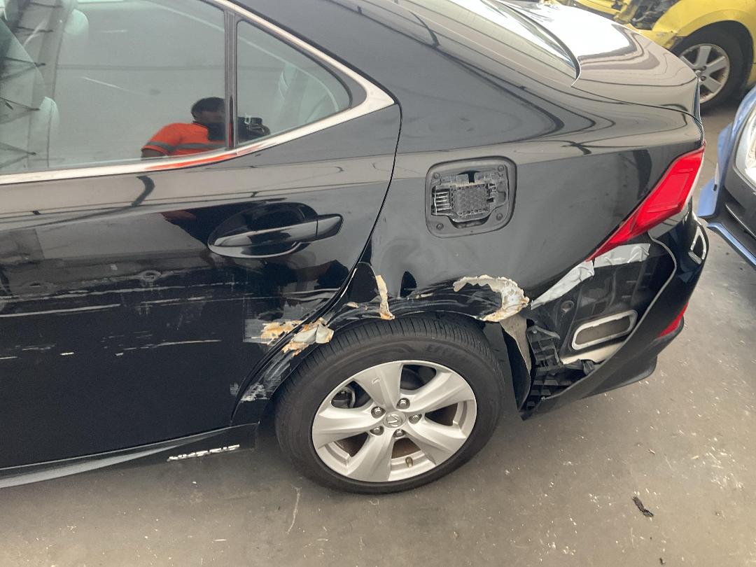 Photo '10' of Lexus IS300H