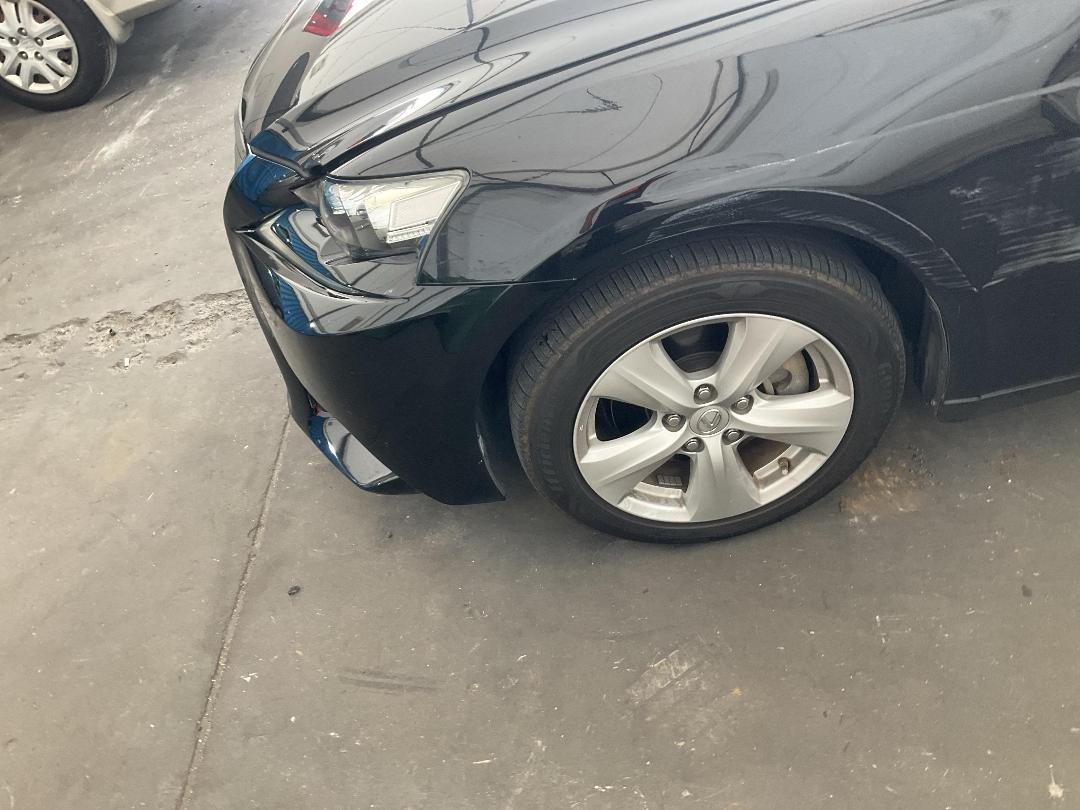 Photo '7' of Lexus IS300H