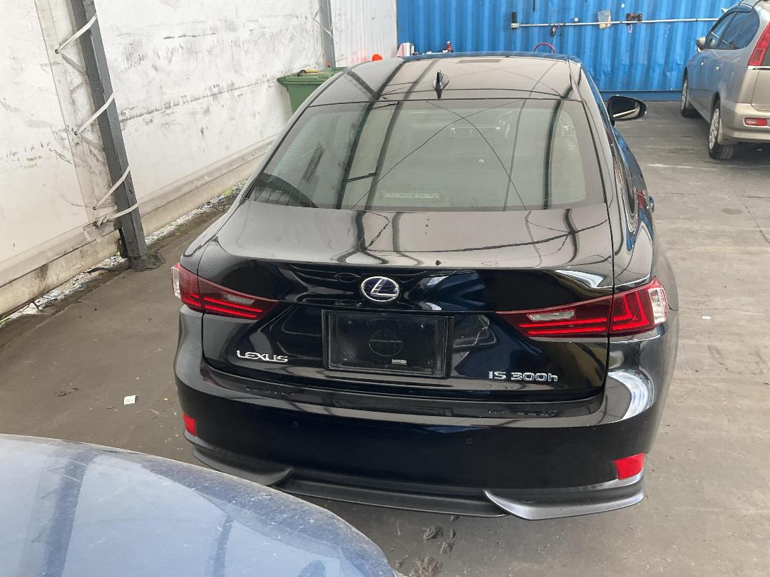 Photo '13' of Lexus IS300H