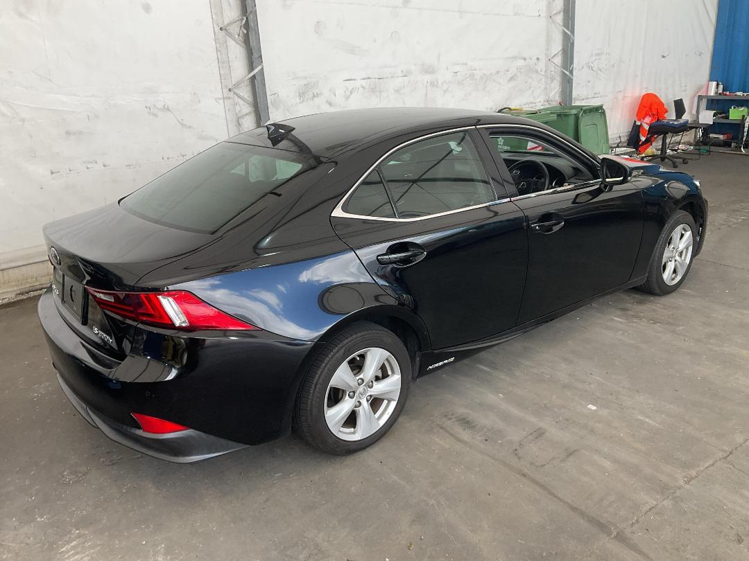 Photo '14' of Lexus IS300H