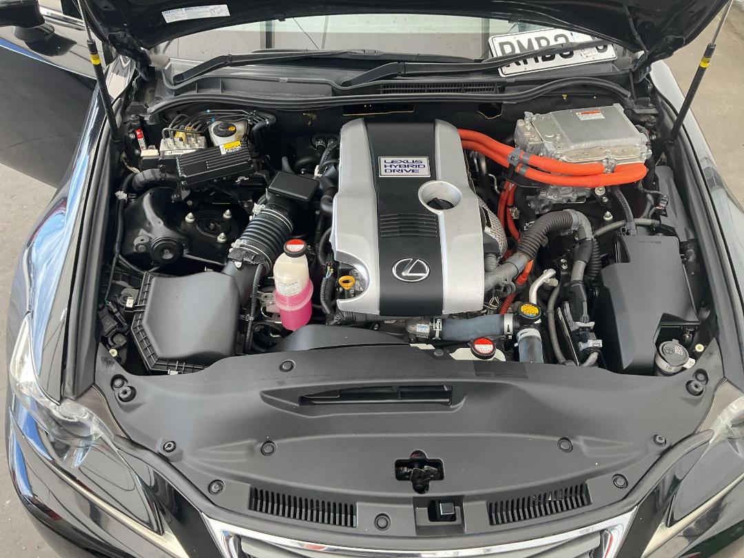 Photo '17' of Lexus IS300H