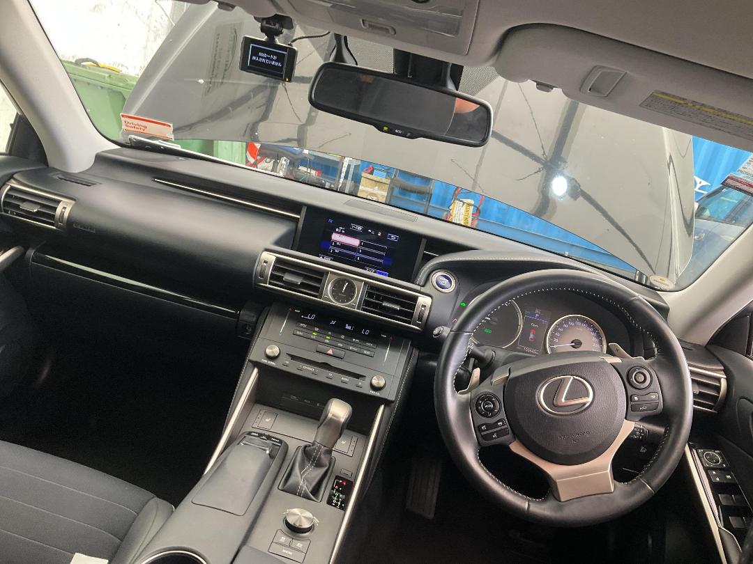 Photo '22' of Lexus IS300H