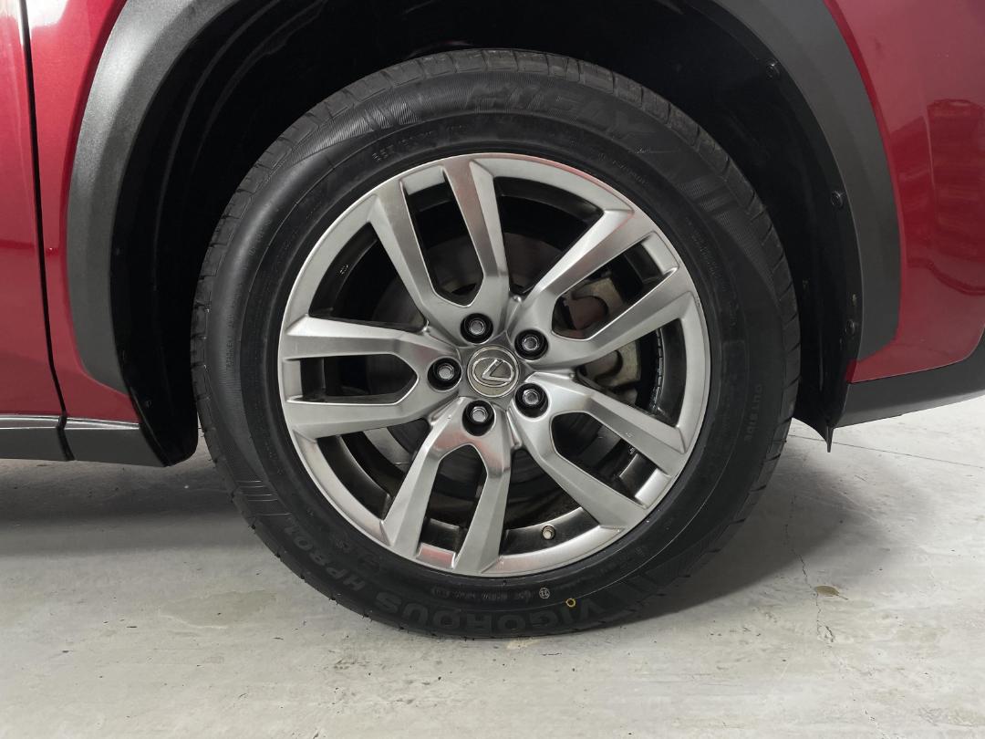 Photo '9' of Lexus NX300H