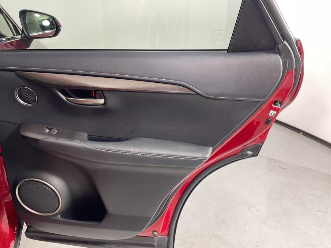 Photo '19' of Lexus NX300H