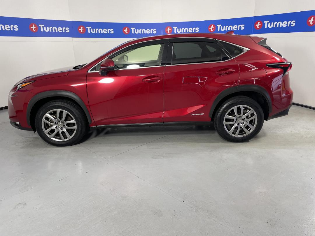 Photo '24' of Lexus NX300H