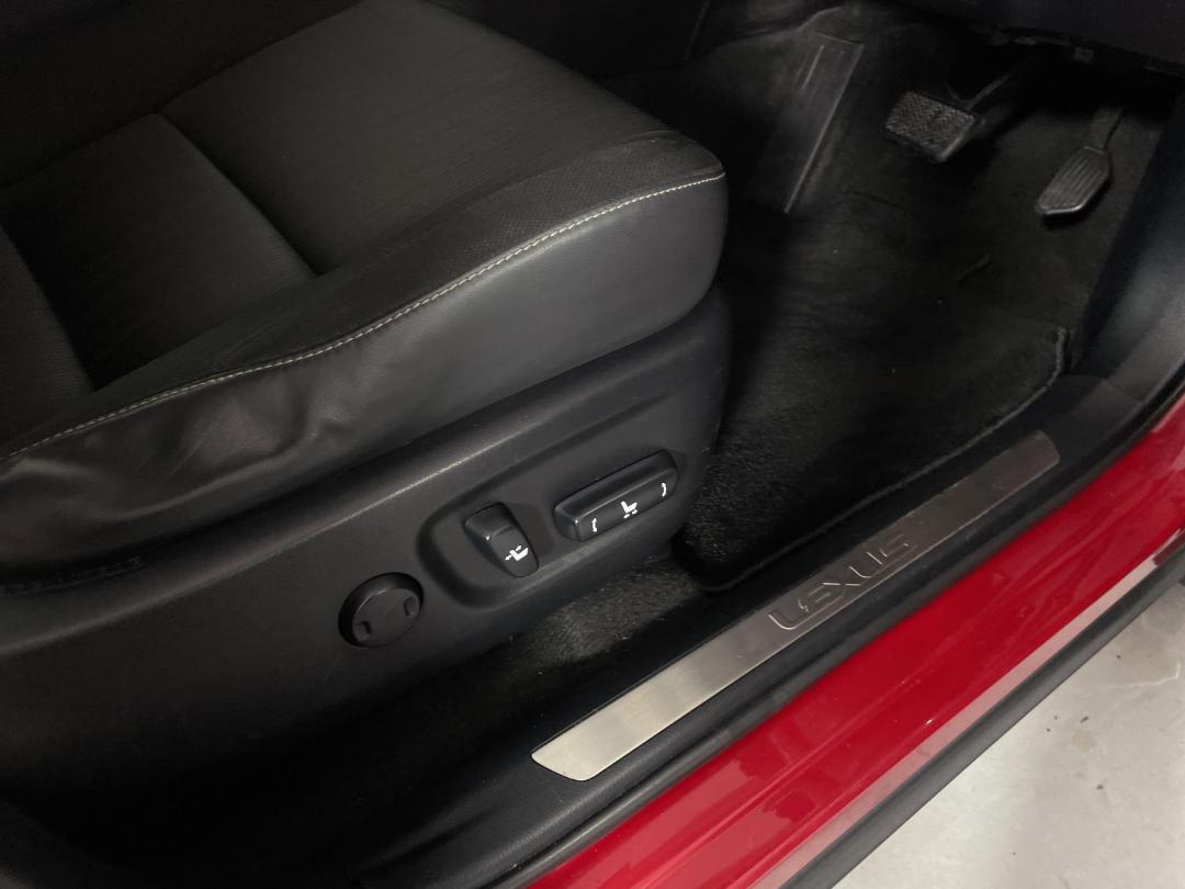 Photo '25' of Lexus NX300H