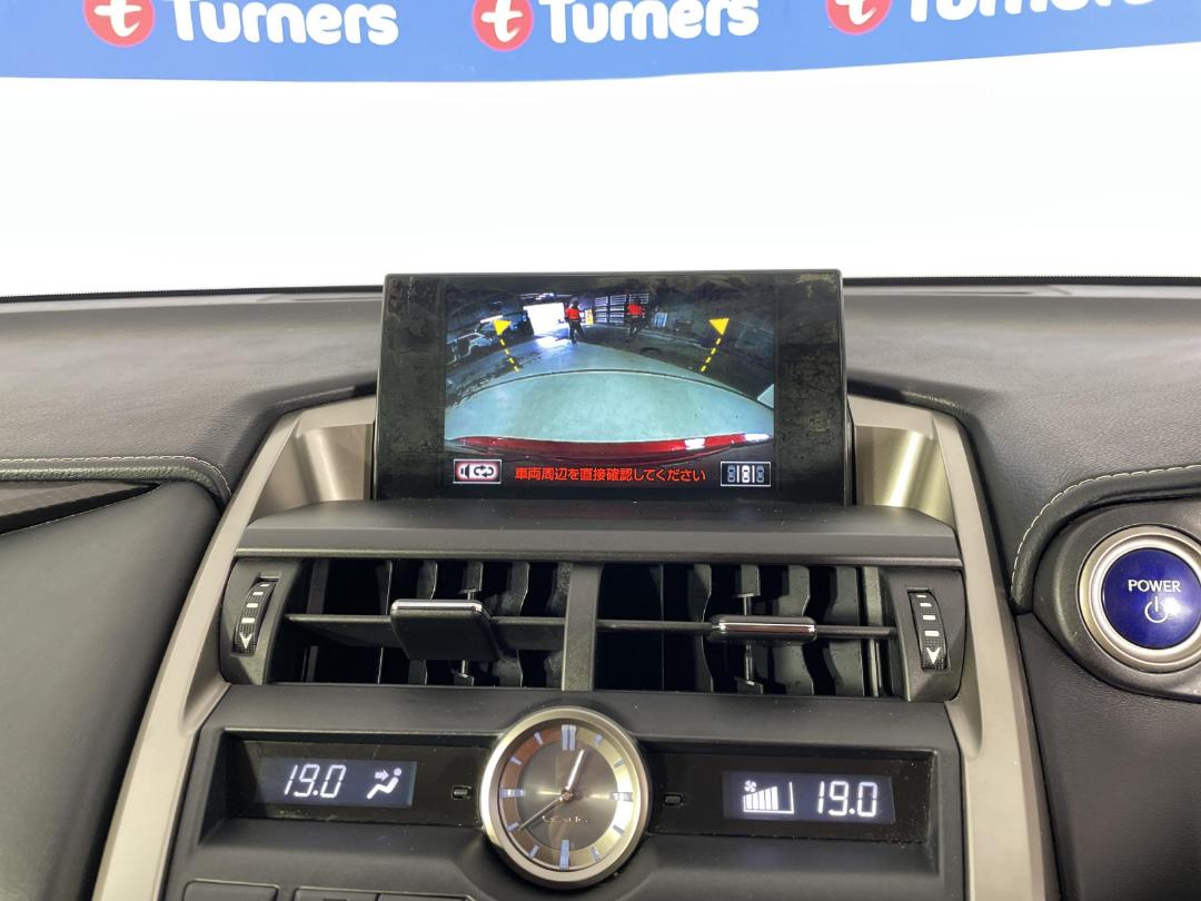 Photo '32' of Lexus NX300H