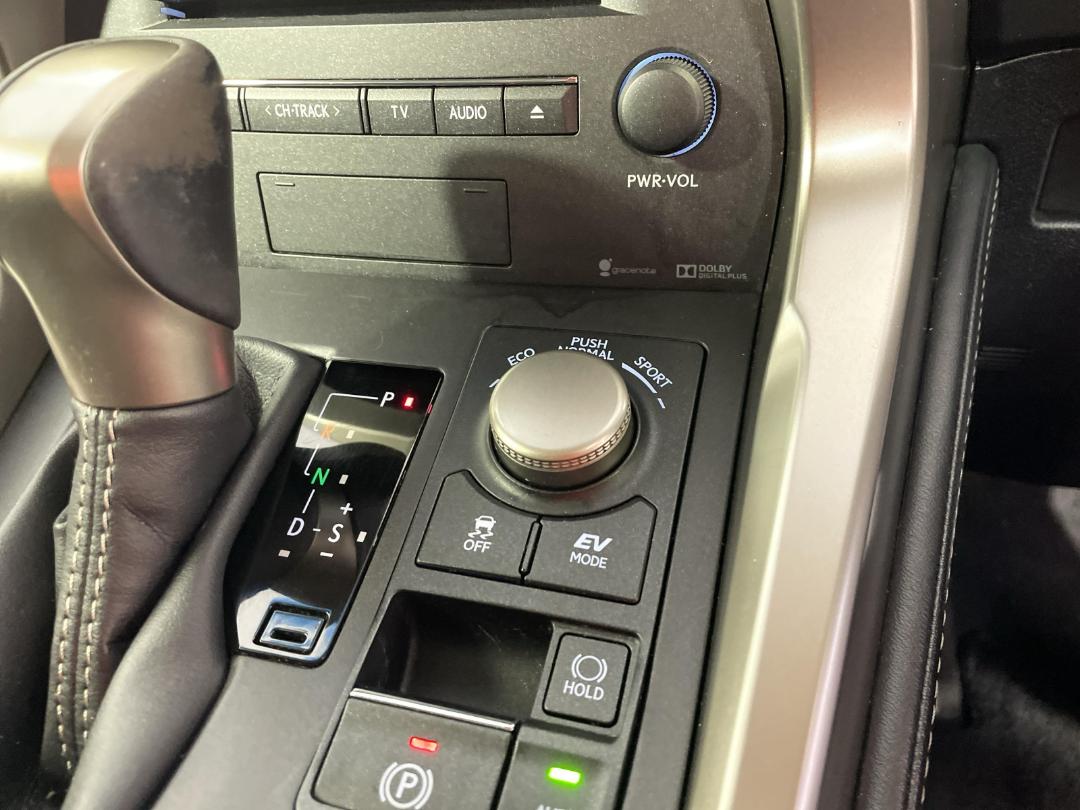 Photo '33' of Lexus NX300H