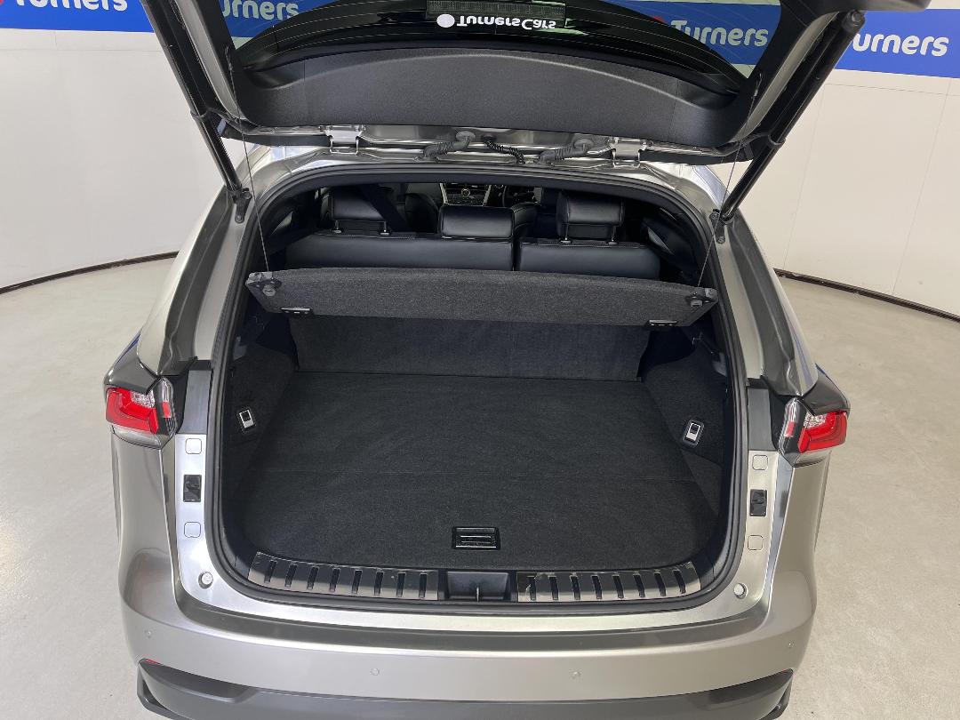 Photo '14' of Lexus NX300H