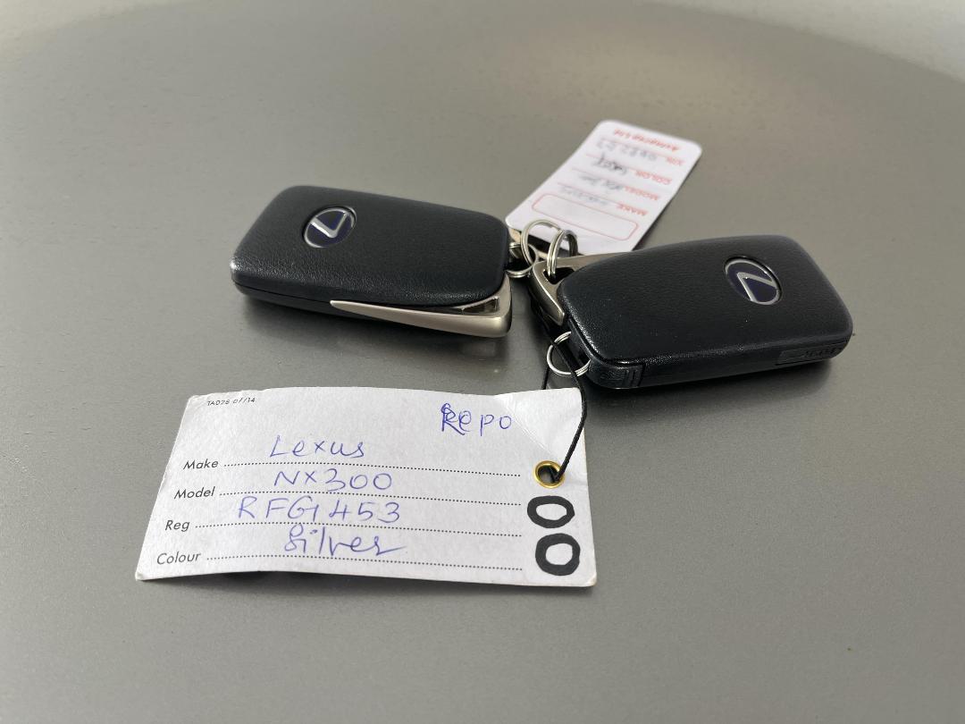 Photo '22' of Lexus NX300H