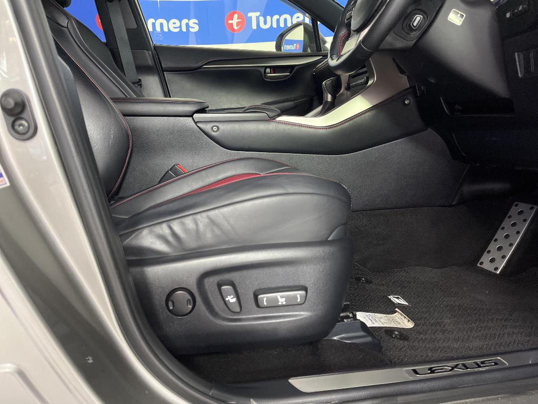 Photo '16' of Lexus NX300H