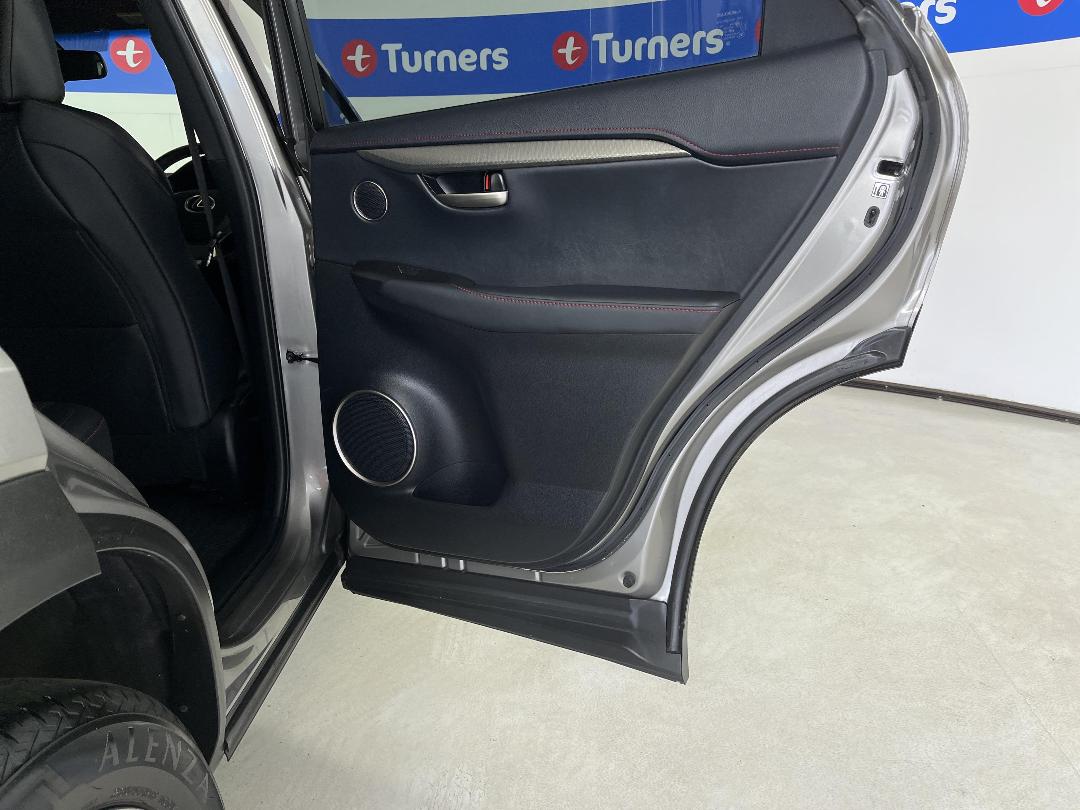 Photo '19' of Lexus NX300H