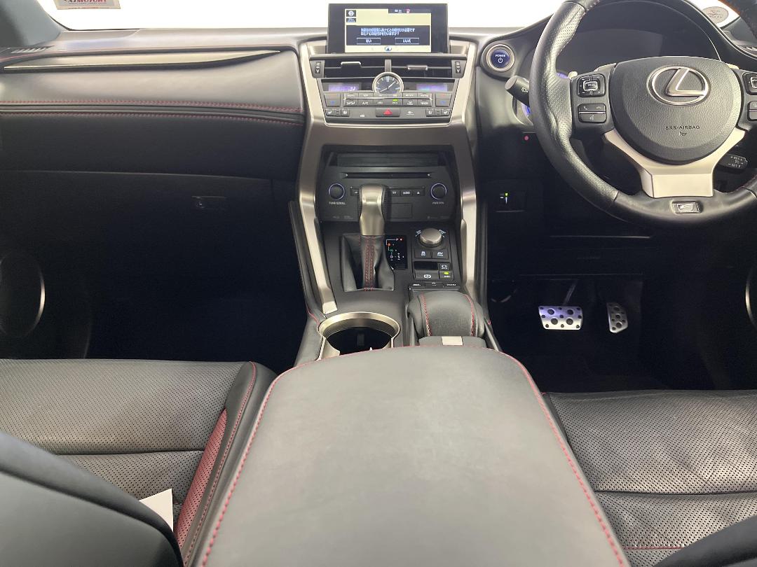 Photo '18' of Lexus NX300H