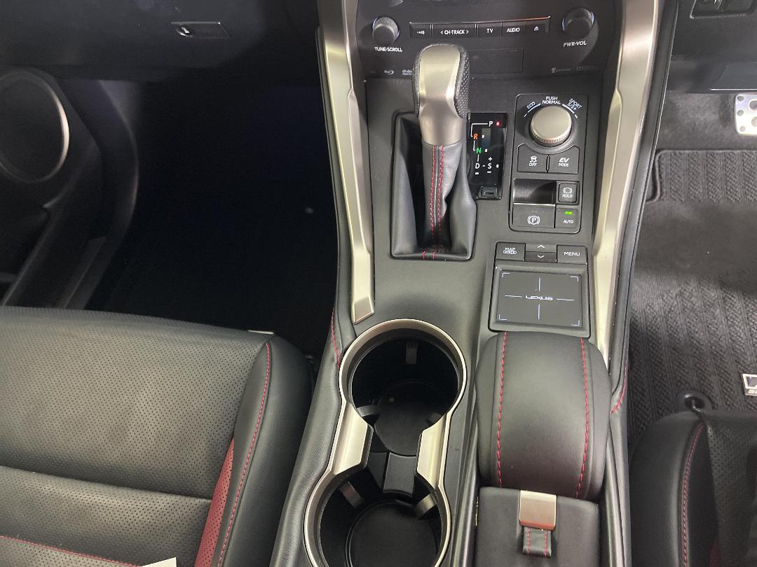 Photo '26' of Lexus NX300H