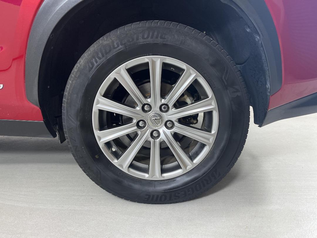 Photo '11' of Lexus NX300H