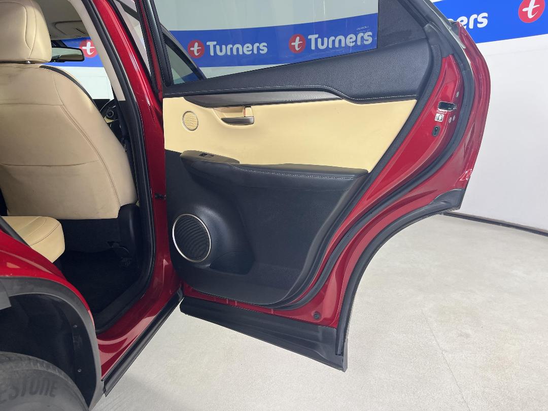 Photo '19' of Lexus NX300H