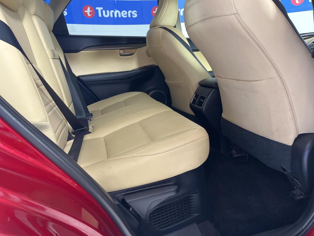 Photo '20' of Lexus NX300H