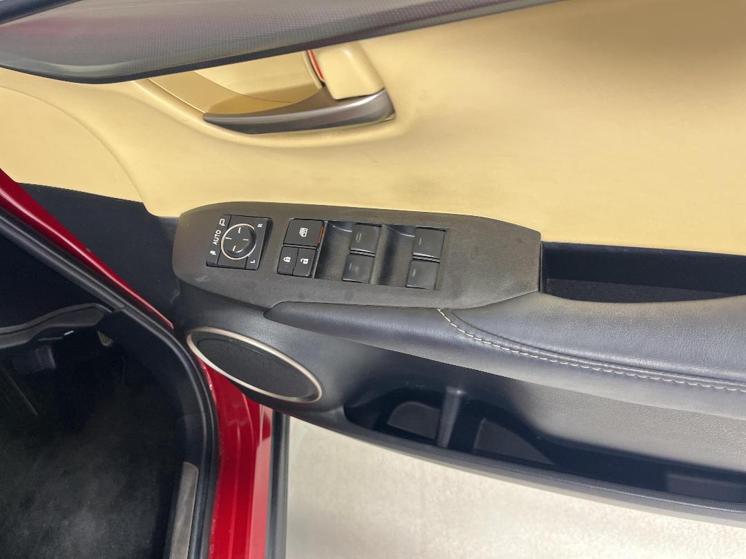 Photo '23' of Lexus NX300H