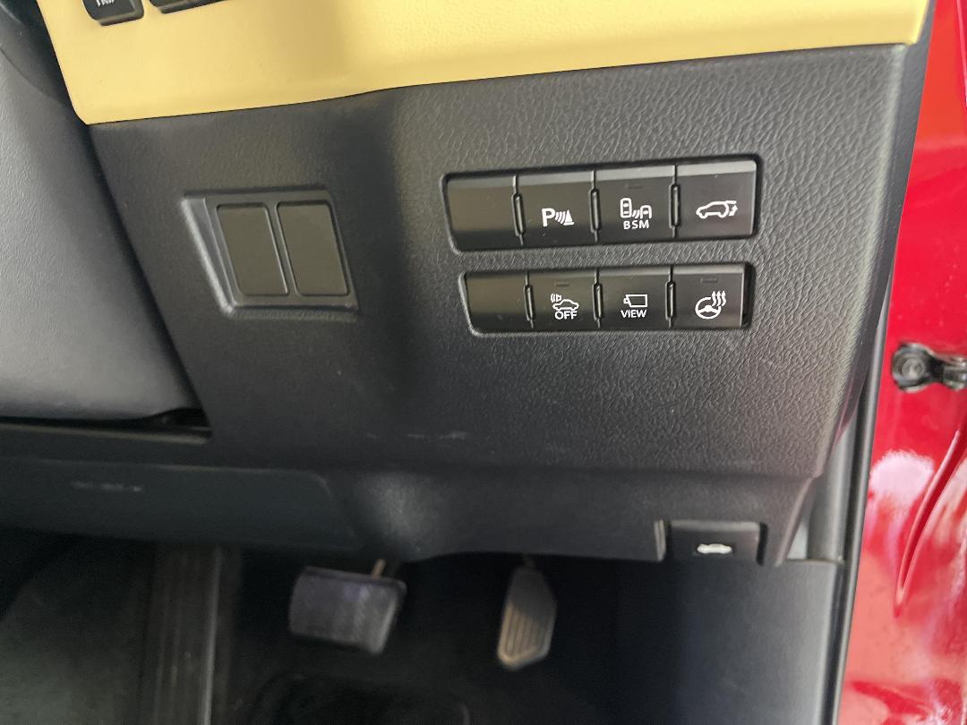 Photo '25' of Lexus NX300H