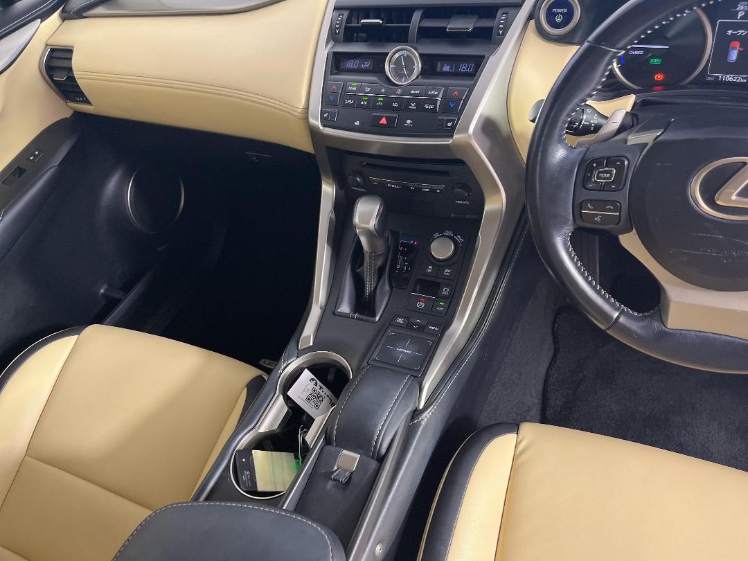 Photo '27' of Lexus NX300H