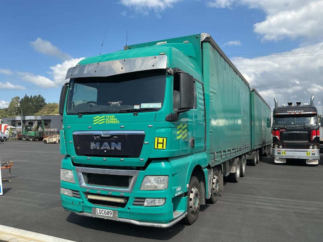 Photo '10' of MAN TGX Curtain/Solid