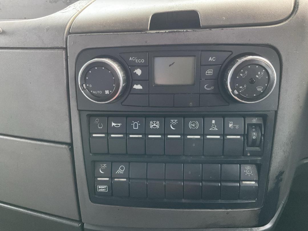 Photo '29' of MAN TGX 35.540 Curtainsider