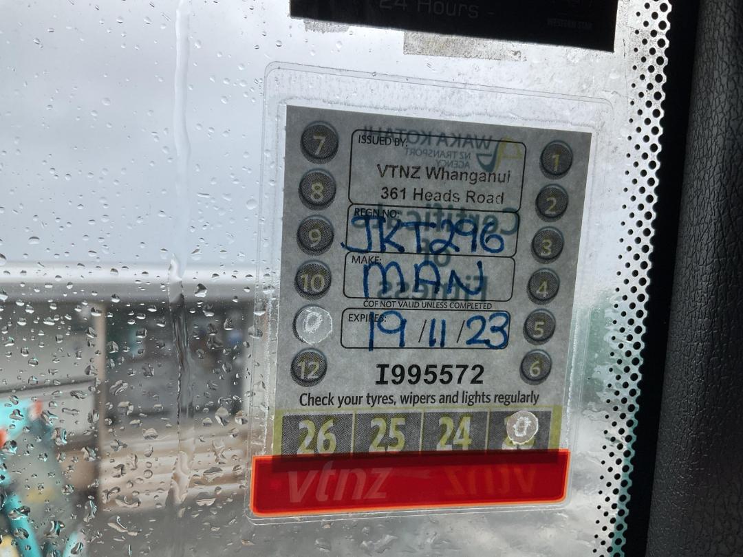 Photo '44' of MAN TGX 35.540 Curtainsider