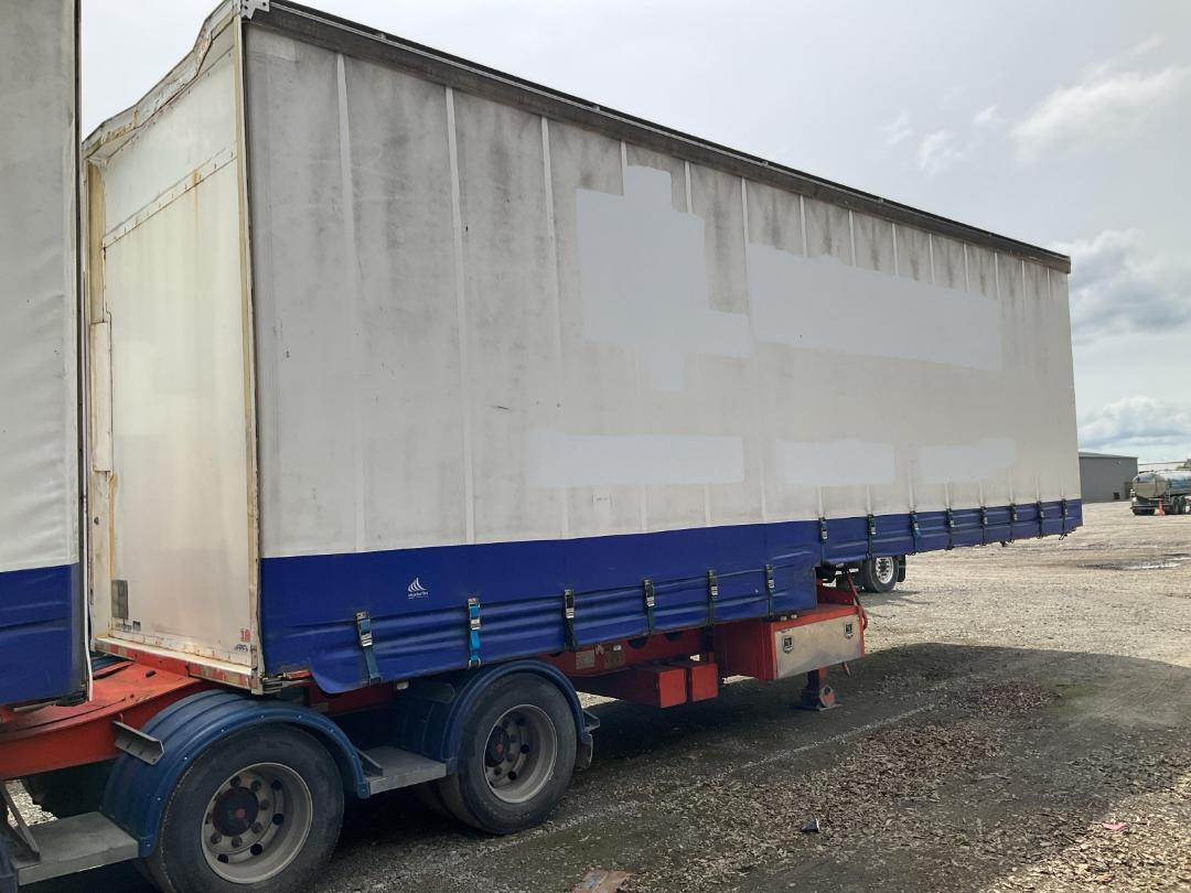 Photo '4' of Maxicube Freighter Curtainsider B-Train Photo '4' of Maxicube Freighter Curtainsider B-Train