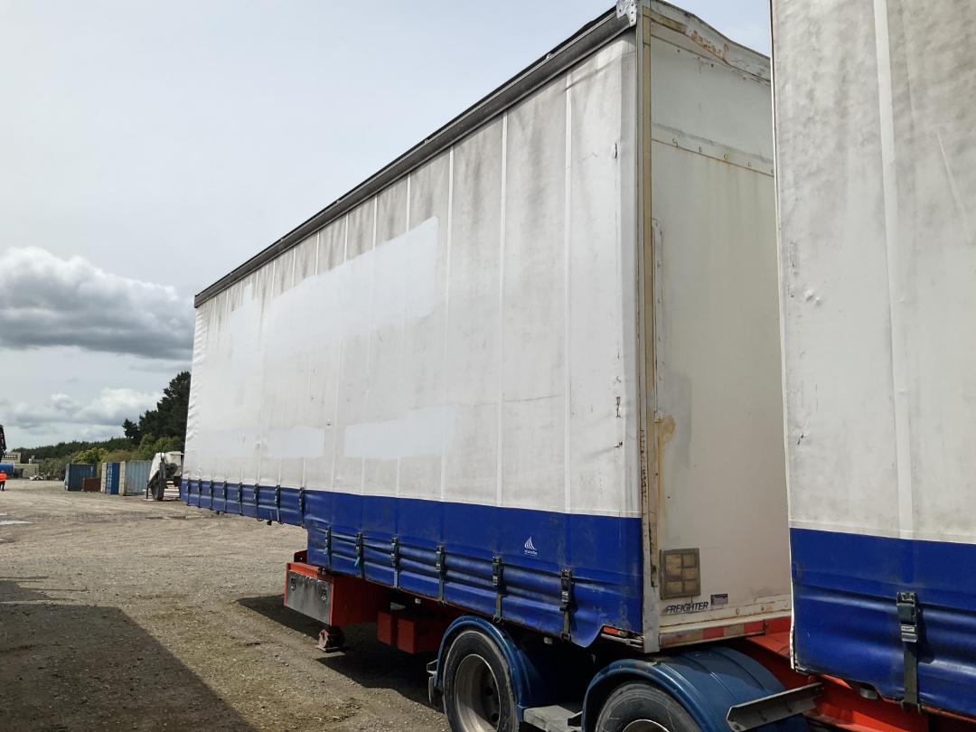 Photo '5' of Maxicube Freighter Curtainsider B-Train Photo '5' of Maxicube Freighter Curtainsider B-Train