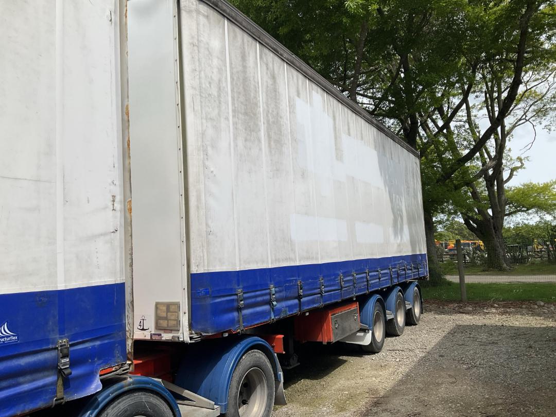 Photo '5' of MAXICUBE FREIGHTER 3 AXLE SEMI Curtainsider B-Train