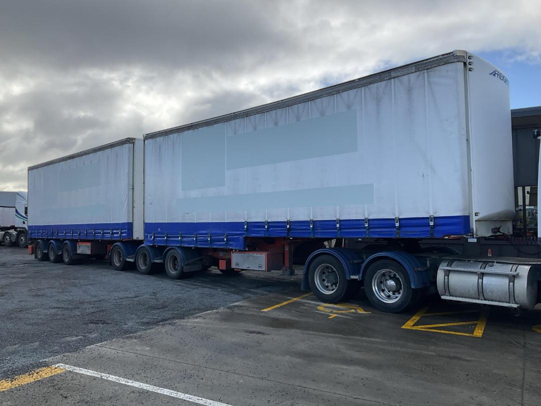 Photo '3' of MAXICUBE FREIGHTER Curtainsider B-Train Photo '3' of MAXICUBE FREIGHTER Curtainsider B-Train