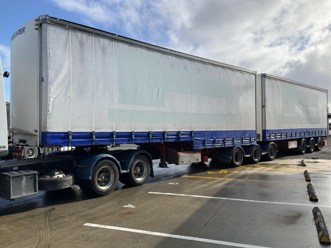 Photo '9' of MAXICUBE FREIGHTER Curtainsider B-Train Photo '9' of MAXICUBE FREIGHTER Curtainsider B-Train