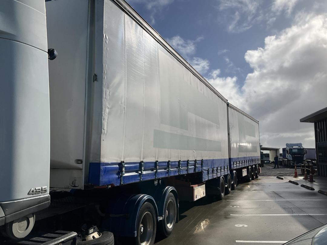 Photo '10' of MAXICUBE FREIGHTER Curtainsider B-Train Photo '10' of MAXICUBE FREIGHTER Curtainsider B-Train