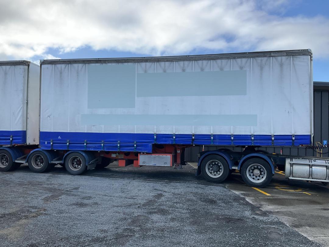 Photo '11' of MAXICUBE FREIGHTER Curtainsider B-Train Photo '11' of MAXICUBE FREIGHTER Curtainsider B-Train