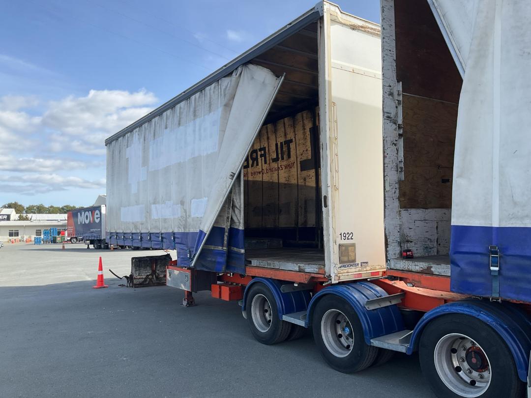 Photo '10' of Maxicube Freighter 3 AXLE SEMI LEAD Curtainsider B-Train Photo '10' of Maxicube Freighter 3 AXLE SEMI LEAD Curtainsider B-Train