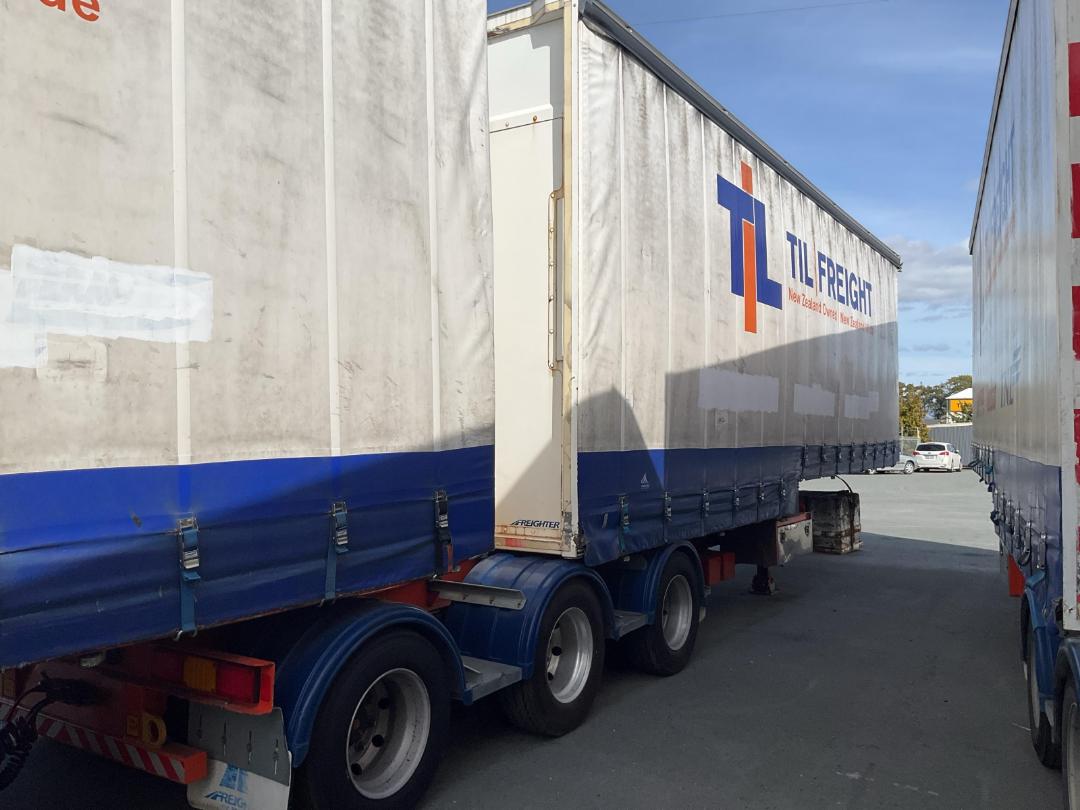 Photo '9' of Maxicube Freighter 3 AXLE SEMI LEAD Curtainsider B-Train Photo '9' of Maxicube Freighter 3 AXLE SEMI LEAD Curtainsider B-Train