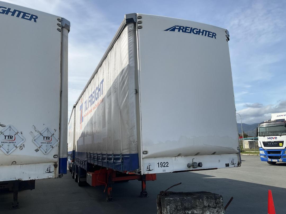 Photo '7' of Maxicube Freighter 3 AXLE SEMI LEAD Curtainsider B-Train Photo '7' of Maxicube Freighter 3 AXLE SEMI LEAD Curtainsider B-Train