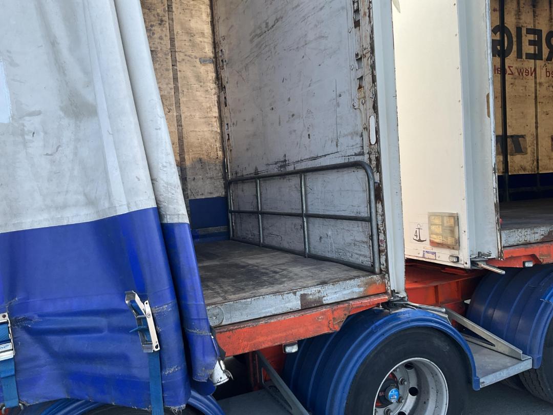 Photo '16' of Maxicube Freighter 3 AXLE SEMI LEAD Curtainsider B-Train Photo '16' of Maxicube Freighter 3 AXLE SEMI LEAD Curtainsider B-Train