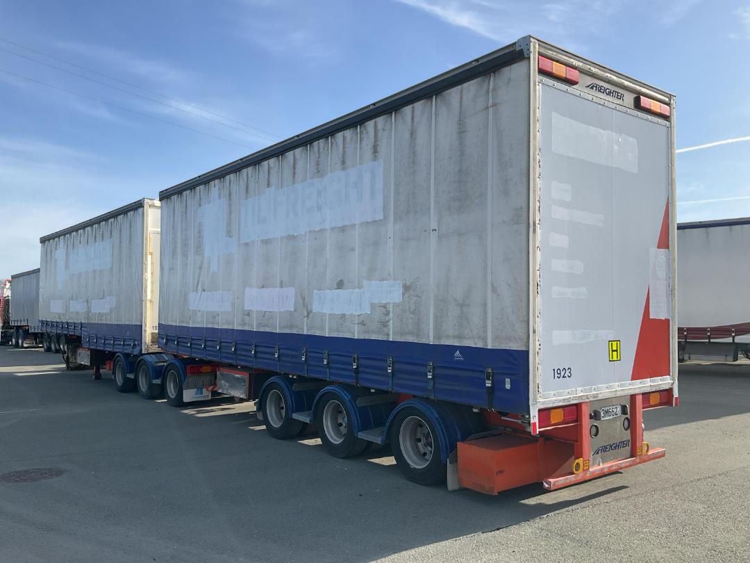 Photo '4' of Maxicube Freighter 3 AXLE SEMI LEAD Curtainsider B-Train Photo '4' of Maxicube Freighter 3 AXLE SEMI LEAD Curtainsider B-Train