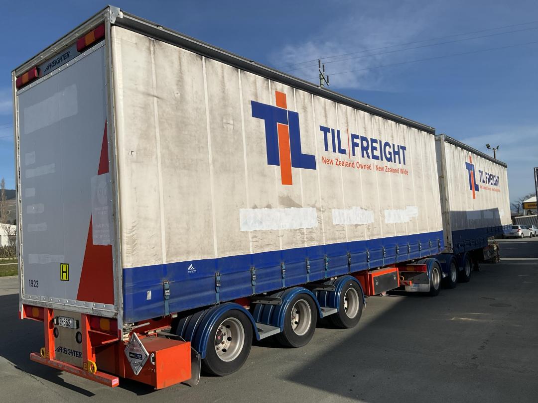 Photo '3' of Maxicube Freighter 3 AXLE SEMI LEAD Curtainsider B-Train Photo '3' of Maxicube Freighter 3 AXLE SEMI LEAD Curtainsider B-Train