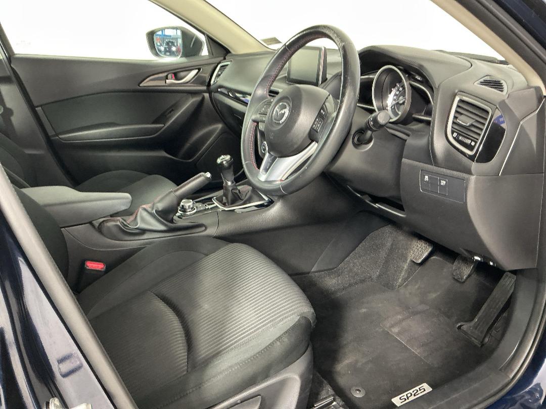 Photo '16' of Mazda 3