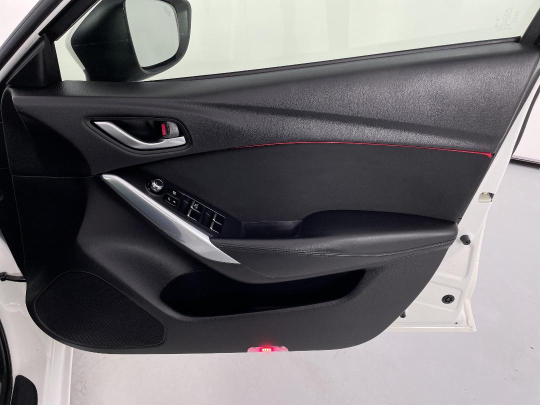 Photo '15' of Mazda Atenza