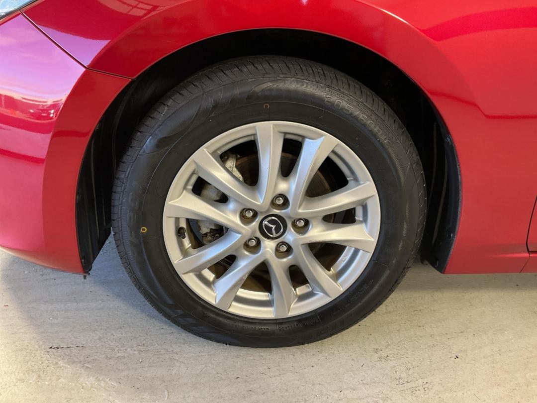 Photo '10' of Mazda Axela