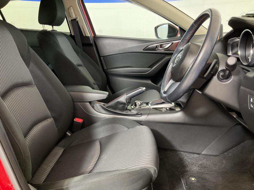 Photo '16' of Mazda Axela