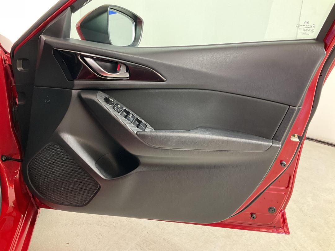 Photo '15' of Mazda Axela