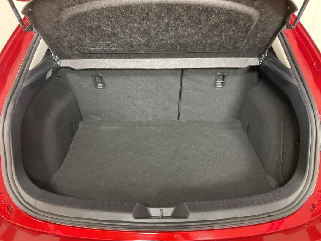 Photo '14' of Mazda Axela