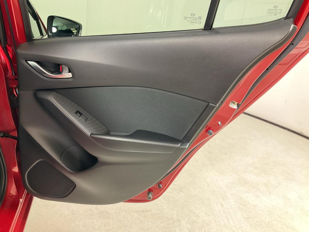 Photo '19' of Mazda Axela