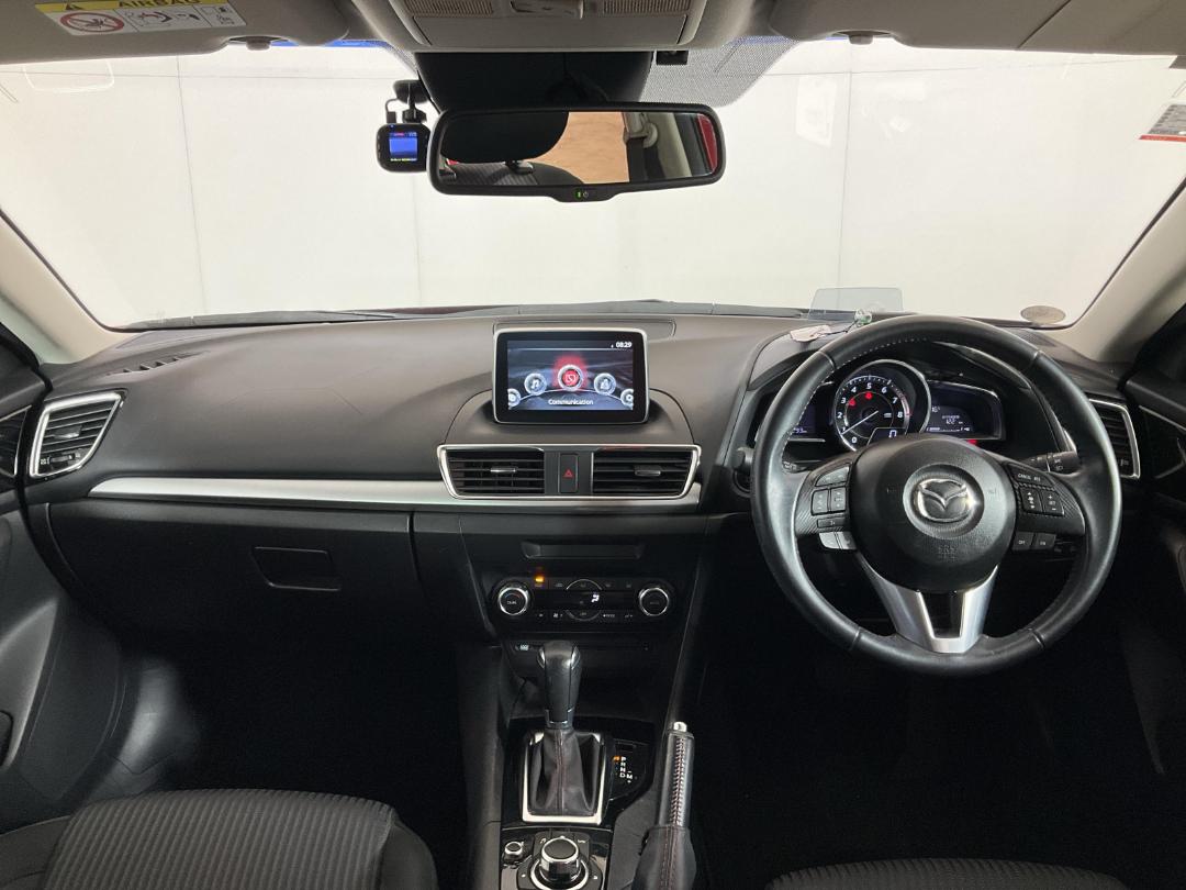 Photo '17' of Mazda Axela