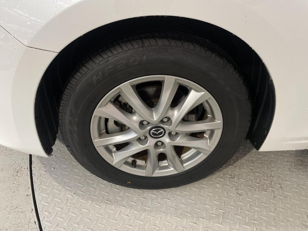 Photo '10' of Mazda Axela Photo '10' of Mazda Axela